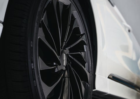 The wheel of the available Jet Appearance package is shown | Johnson Sewell Lincoln in Marble Falls TX
