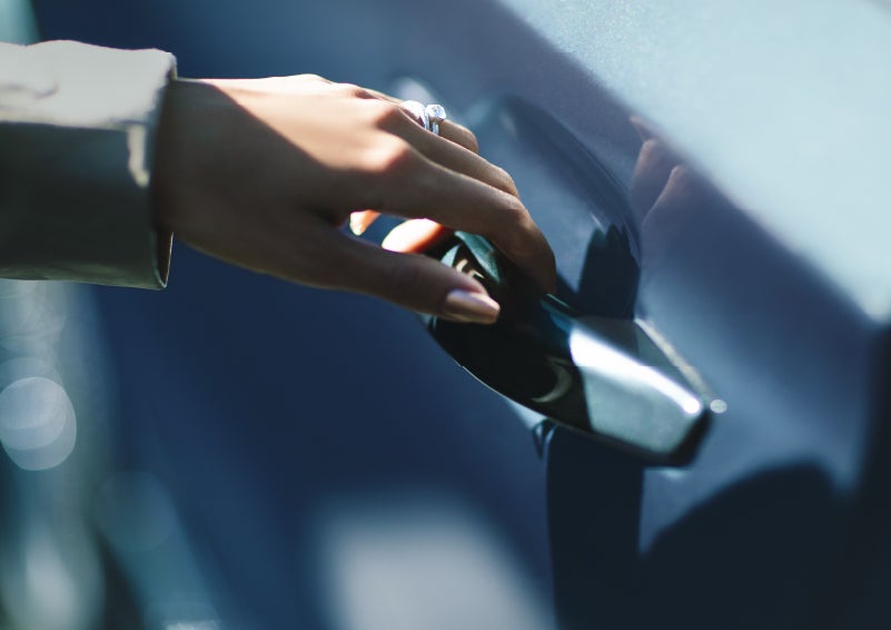 A hand gracefully grips the Light Touch Handle of a 2024 Lincoln Aviator® SUV to demonstrate its ease of use | Johnson Sewell Lincoln in Marble Falls TX