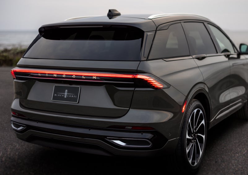 The rear of a 2024 Lincoln Black Label Nautilus® SUV displays full LED rear lighting. | Johnson Sewell Lincoln in Marble Falls TX