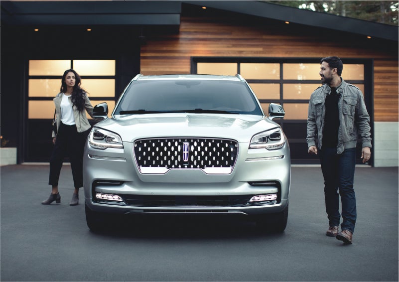 The sparkling grille of the 2023 Lincoln Aviator® Grand Touring model | Johnson Sewell Lincoln in Marble Falls TX